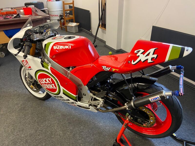 SUZUKI RGV250
