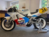 SUZUKI RGV250