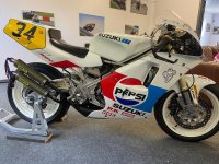 SUZUKI RGV250