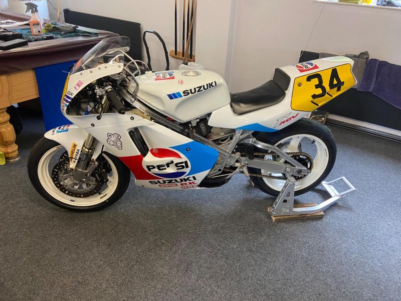 SUZUKI RGV250