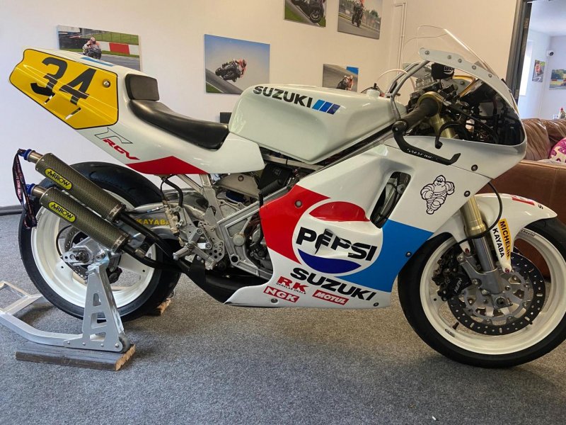 SUZUKI RGV250