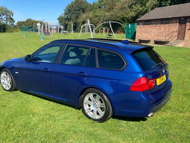 BMW 3 SERIES