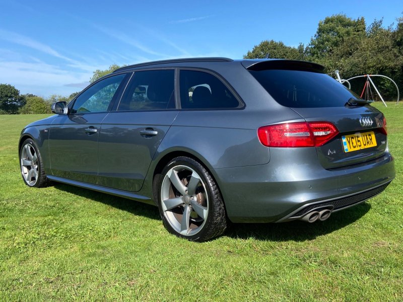 AUDI A4 AVANT