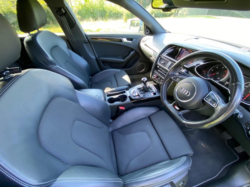 AUDI A4 AVANT