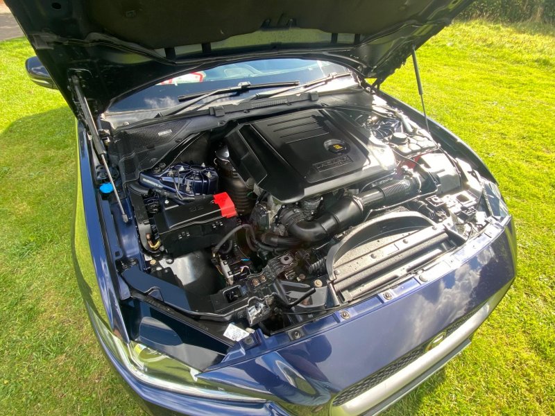 JAGUAR XE