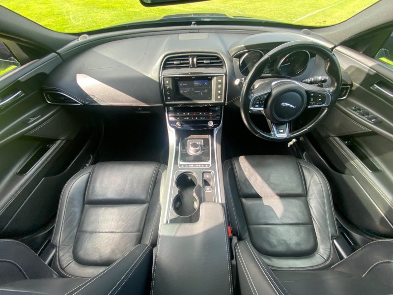 JAGUAR XE