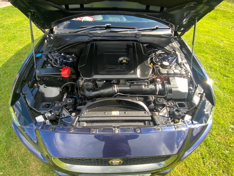 JAGUAR XE