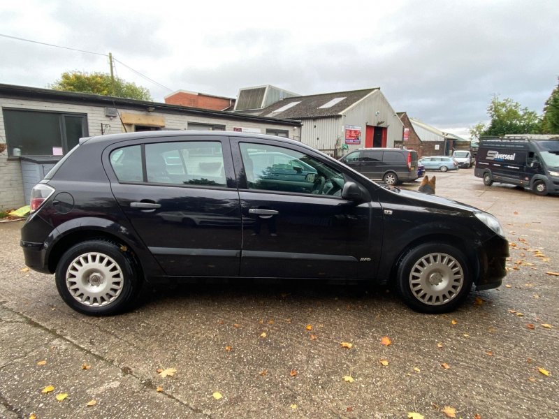 VAUXHALL ASTRA