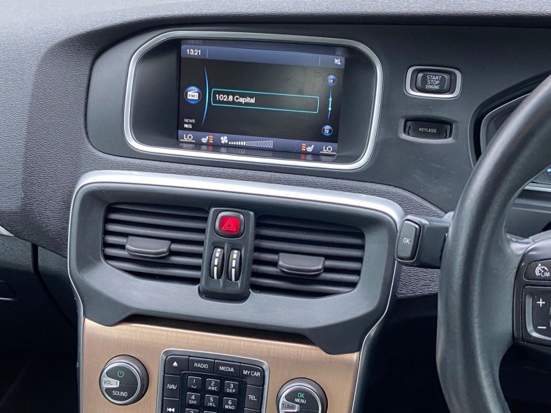 VOLVO V40 CROSS COUNTRY
