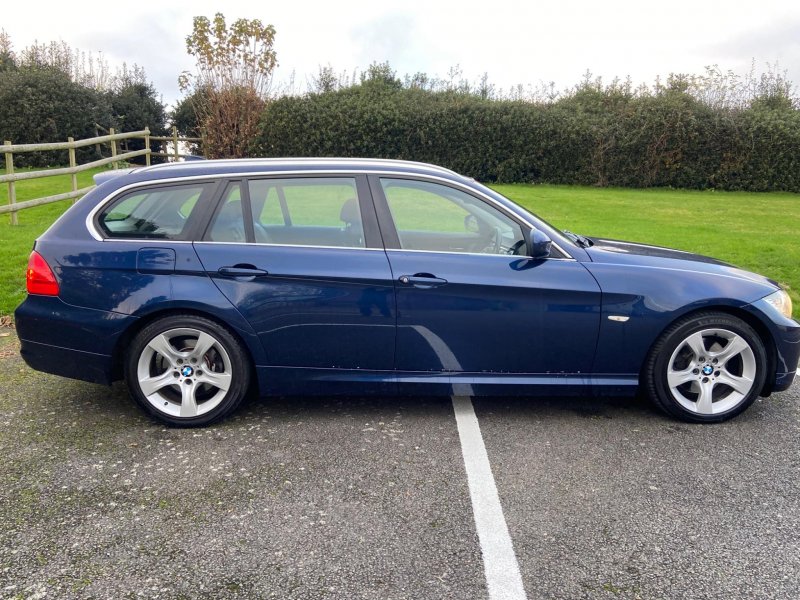 BMW 3 SERIES