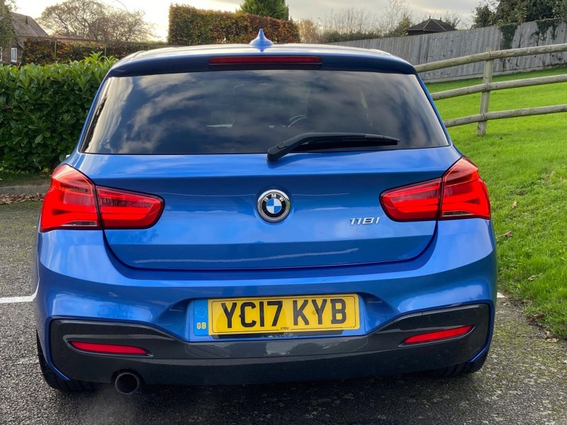 BMW 1 SERIES