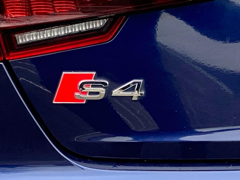 AUDI S4