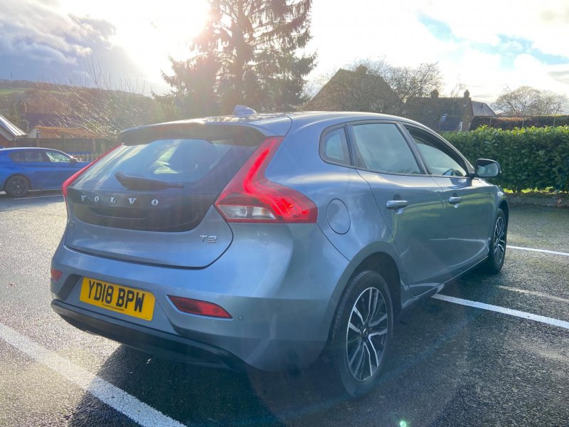 VOLVO V40