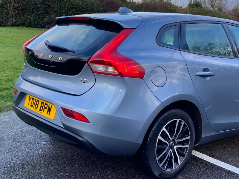 VOLVO V40