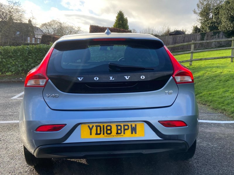 VOLVO V40
