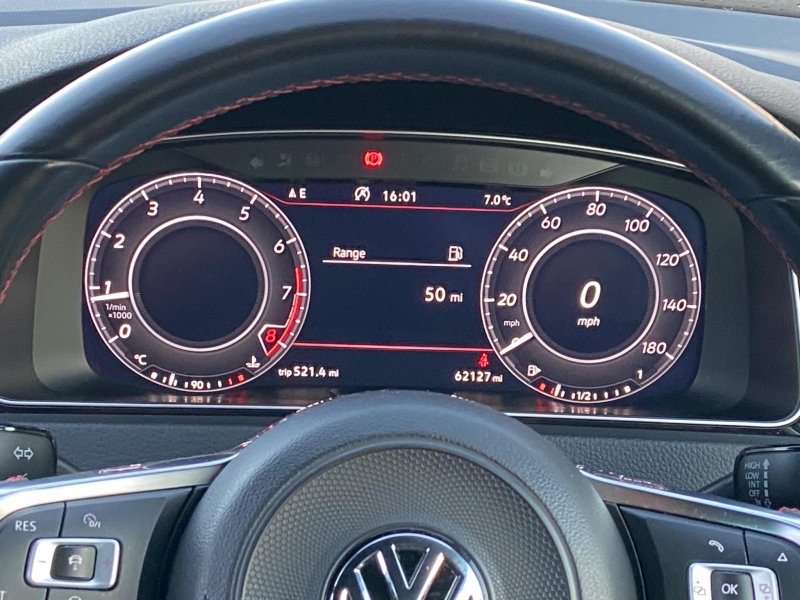 VOLKSWAGEN GOLF