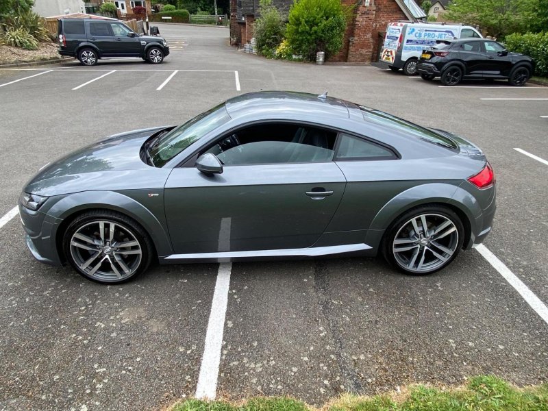 AUDI TT