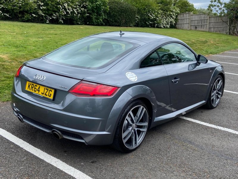 AUDI TT