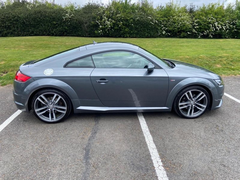 AUDI TT